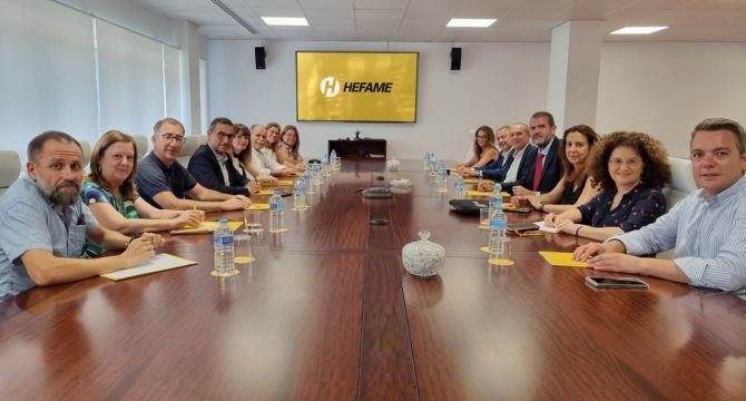 El presidente de Hefame, Enrique Ayuso, recibió en las instalaciones centrales de la cooperativa, en Santomera (Murcia) al rector de la Universidad de Murcia, José Luján, y a su equipo directivo. 