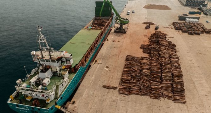 Esta operativa es la primera vez que se realiza en el puerto de Cartagena de la mano de la consignataria Agencia Marítima Blázquez. 