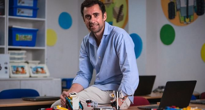 Borja Templado, fundador de Robots in Action, proyecto financiado con un préstamo Skills&Education de MicroBank.