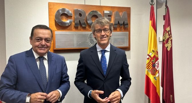 El presidente de CROEM, José Mª Albarracín, junto al consejero de Economía y Empresa, Luis Marín. 