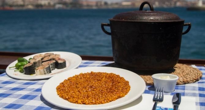 El proyecto supone la creación de una oferta turística gastronómica en base a los atributos y valores culinarios comunes y particulares de las ciudades del Mediterráneo.