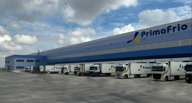El nuevo centro logístico en Madrid cuenta con 24 muelles de carga y descarga de mercancía, así como con una zona de aparcamiento con capacidad para estacionar 100 camiones.