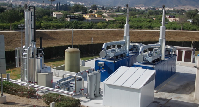 Imagen de la planta de cogeneración de biogás situada en la EDAR de Murcia Este.