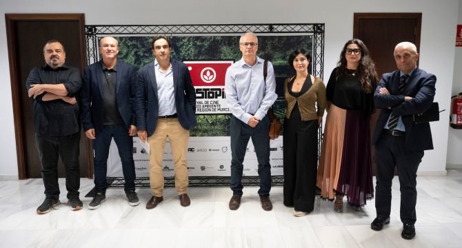 El festival de cine y medio ambiente ‘Distopía’ arrancó este martes su programación en Murcia a través de las mesas redondas ‘Empresas y Transformación Medioambiental.