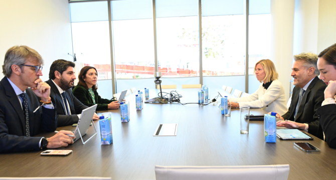Un momento de la reunión con el presidente de Forética y del Consejo Empresarial Español para el Desarrollo Sostenible, así como de Microsoft España, Alberto Granados.