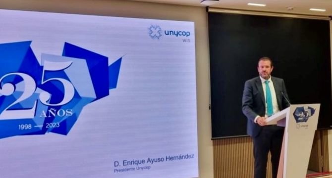 Durante el acto, celebrado en Madrid con motivo del 25 aniversario de Unycop, el presidente felicitó a los miembros de las cooperativas farmacéuticas que integran la empresa.