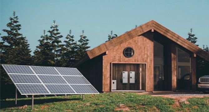 Las familias que decidan apostar por energía solar como la fuente de energía de sus hogares pueden beneficiarse de varias bonificaciones como deducciones del IRPF de hasta un 20%, IBI o del ICIO.