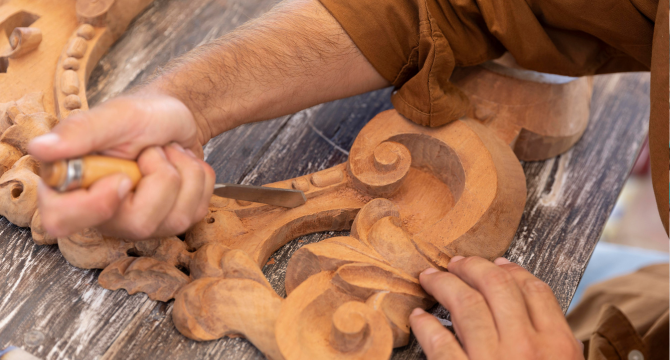 El Centro Tecnológico del Mueble impulsa la artesanía de Yecla en el siglo XXI, heredera de la tradición medieval, con fondos europeos.