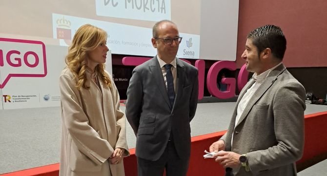 El consejero de Educación, Víctor Marín, inauguró la jornada de presentación del programa T-Sigo.