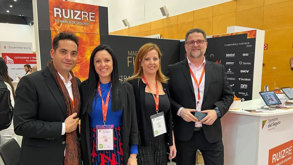 El equipo de Ruiz Re en la Semana del Seguro.