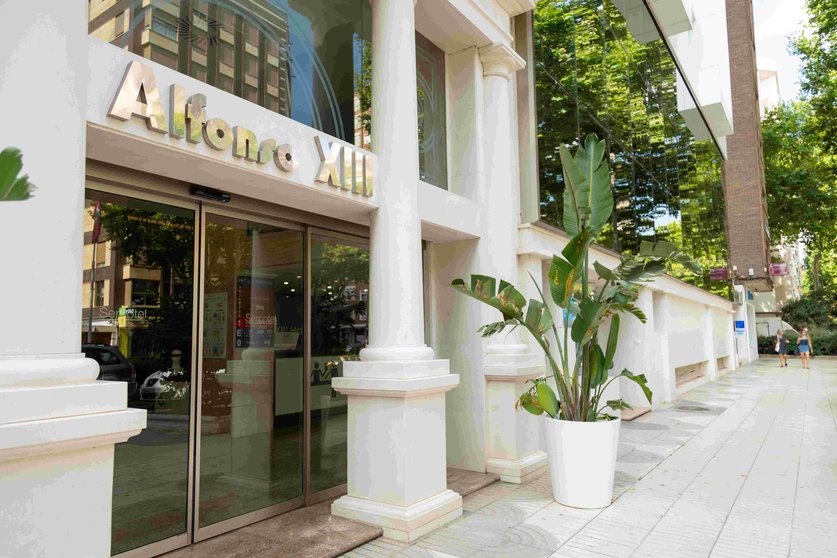 Fachada del Hotel Sercotel Alfonso XIII de Cartagena. (Archivo)