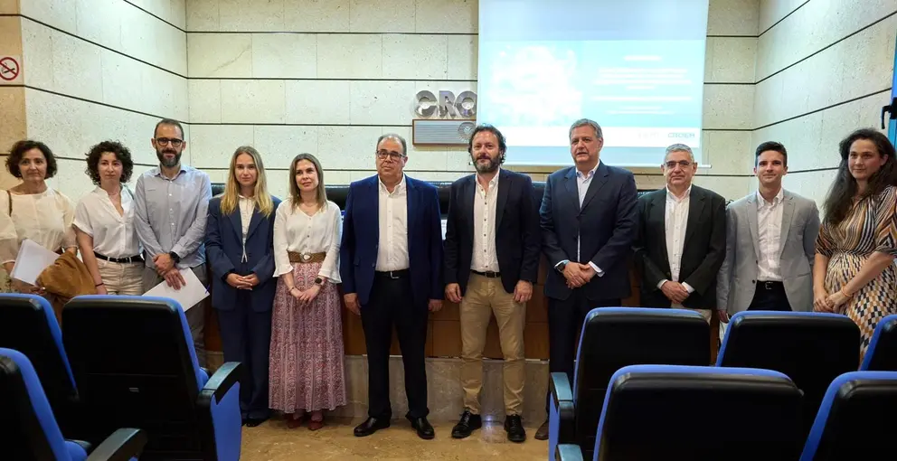 El Centro Tecnol&oacute;gico del Calzado (CETEC) y la Asociaci&oacute;n de Empresarios del Sector del Pl&aacute;stico de la Regi&oacute;n de Murcia (ASEMUPLAST), han presentado la Jornada &ldquo;Como impulsar la econom&iacute;a circular en el sector de la transformaci&oacute;n y el reciclaje del pl&aacute;stico&rdquo; en el sal&oacute;n de actos de la CROEM.