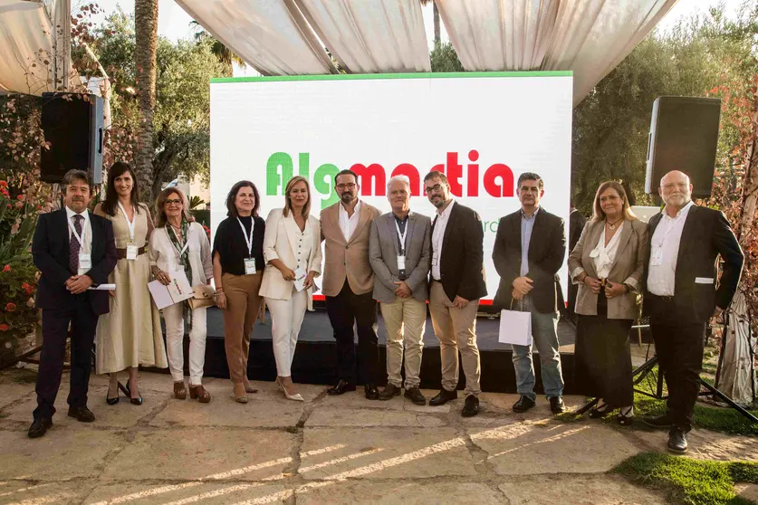 El empleo de biofertilizantes l&iacute;quidos vivos a partir de microalgas supone para los agricultores un importante ahorro de agua, el aumento de crecimiento de la planta, nuevos nutrientes para el terreno de cultivo y una alternativa natural a fertilizantes qu&iacute;micos.