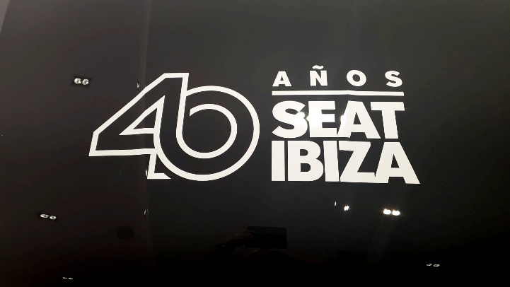 Gin&eacute;s Huertas Cervantes celebra dos hitos hist&oacute;ricos: El SEAT Ibiza y el SEAT Le&oacute;n Marcan 40 y 25 A&ntilde;os