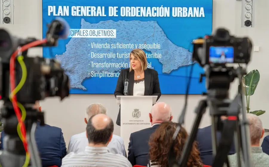 Noelia Arroyo durante la presentaci&oacute;n del nuevo Plan General de Cartagena.