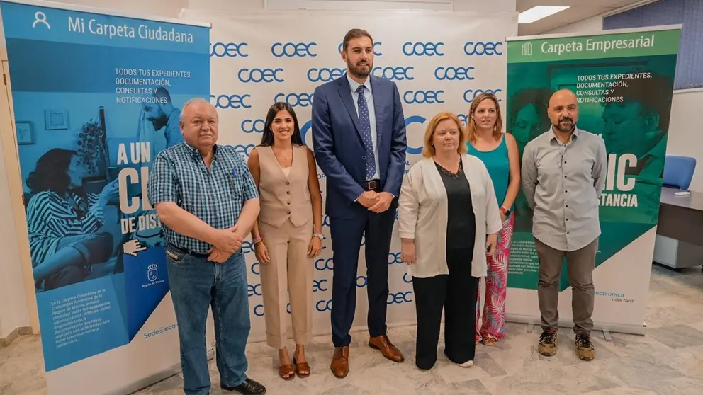 El vicepresidente y consejero de Interior, Jos&eacute; &Aacute;ngel Antelo, durante la reuni&oacute;n con COEC para presentar la Carpeta Empresarial.