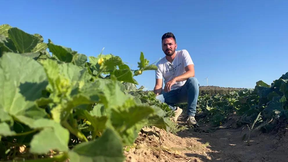 Imagen de Jos&eacute; Mar&iacute;a Buend&iacute;a Samper en cultivos de El Secreto de mi Tierra.