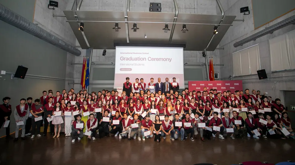 Graduaci&oacute;n de los 150 alumnos chinos de ENAE.