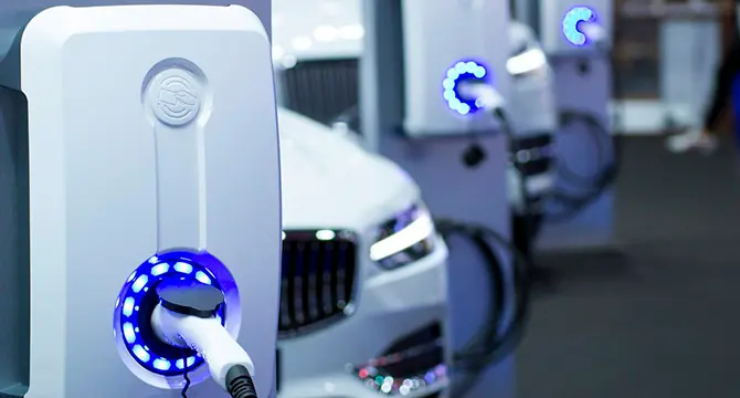 La Comisi&oacute;n Europea (CE) anunciar&aacute; el pr&oacute;ximo d&iacute;a 4 a m&aacute;s tardar la imposici&oacute;n de aranceles provisionales a las importaciones de veh&iacute;culos el&eacute;ctricos procedentes de China. (Archivo)