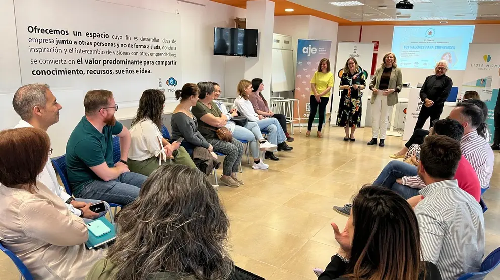 Imagen de uno de los cursos del Programa Polinicia del consistorio murciano y AJE,