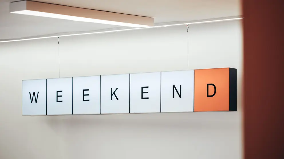 Imagen de la p&aacute;gina web de Agencia Weekend (agenciaweekend.com) donde muestra su logo.