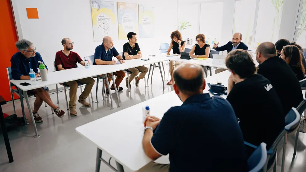 Reuni&oacute;n del director del Info, Joaqu&iacute;n G&oacute;mez, con el sector del videojuego regional.
