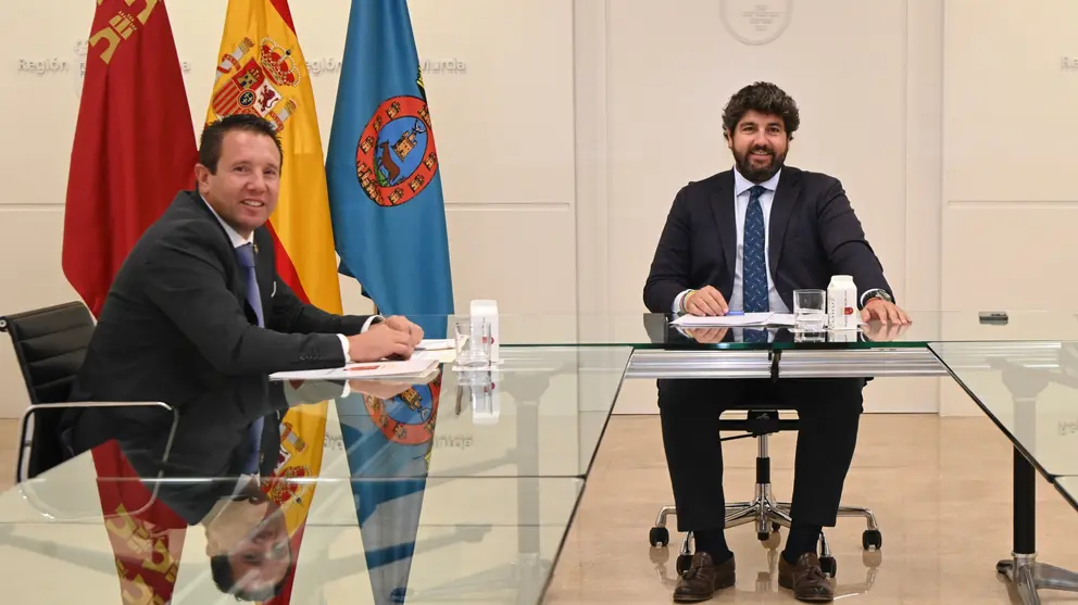 Un momento de la reuni&oacute;n entre el presidente de la Comunidad, Fernando L&oacute;pez Miras, y el alcalde de Mula, Juan Jes&uacute;s Moreno.