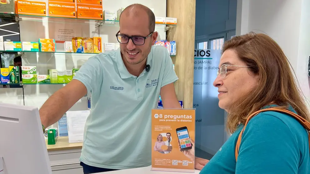 Imagen durante la realizaci&oacute;n del test en una farmacia F+.