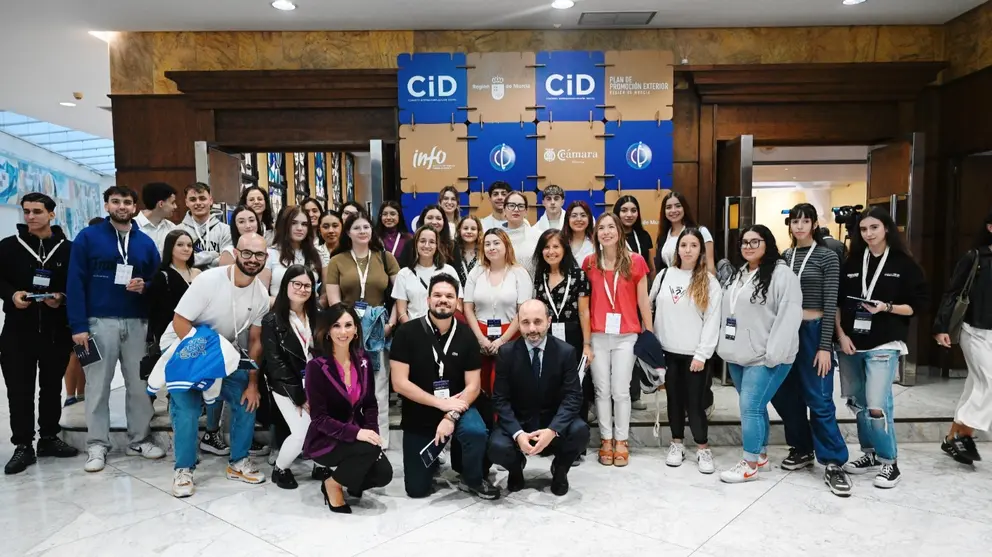 Imagen de grupo durante el V Congreso de Internacionalizaci&oacute;n Digital.