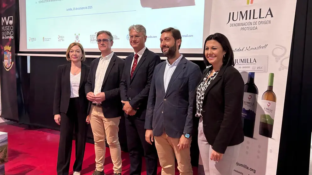 Imagen durante la inauguraci&oacute;n de la feria.