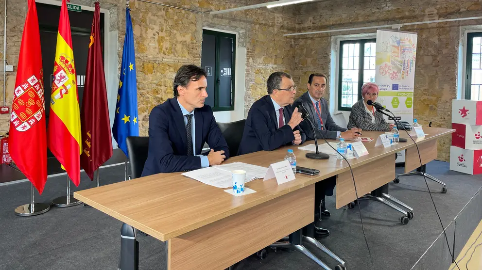 El consejero de Fomento e Infraestructuras, el alcalde de Murcia, el presidente de la Federaci&oacute;n de Municipios y la responsable del servicio Europa y Planificaci&oacute;n de Livorno-Italia, l&iacute;der de proyecto Promoter, durante la inauguraci&oacute;n de la jornada que re&uacute;ne a t&eacute;cnicos internacionales en movilidad sostenible.
