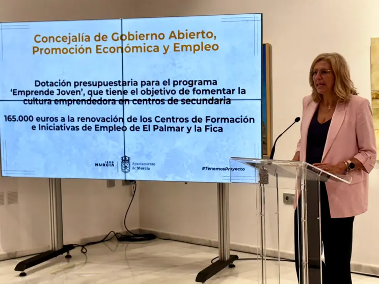 Mercedes Bernab&eacute; durante la presentaci&oacute;n del presupuesto de su concejal&iacute;a.