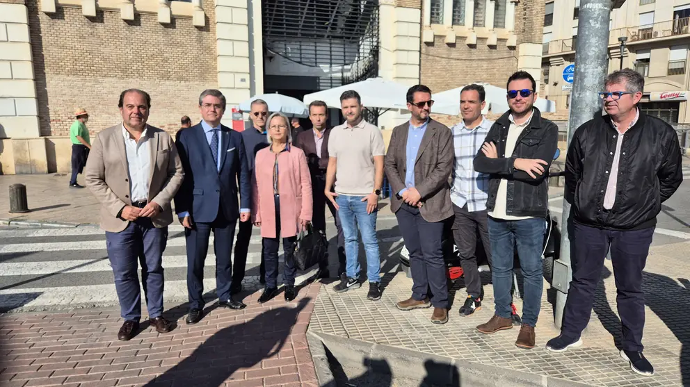 El concejal de Comercio del ayuntamiento de Murcia, Jes&uacute;s Pacheco, visita el Mercado de Ver&oacute;nicas acompa&ntilde;ado por representantes de la empresa Pavasal.