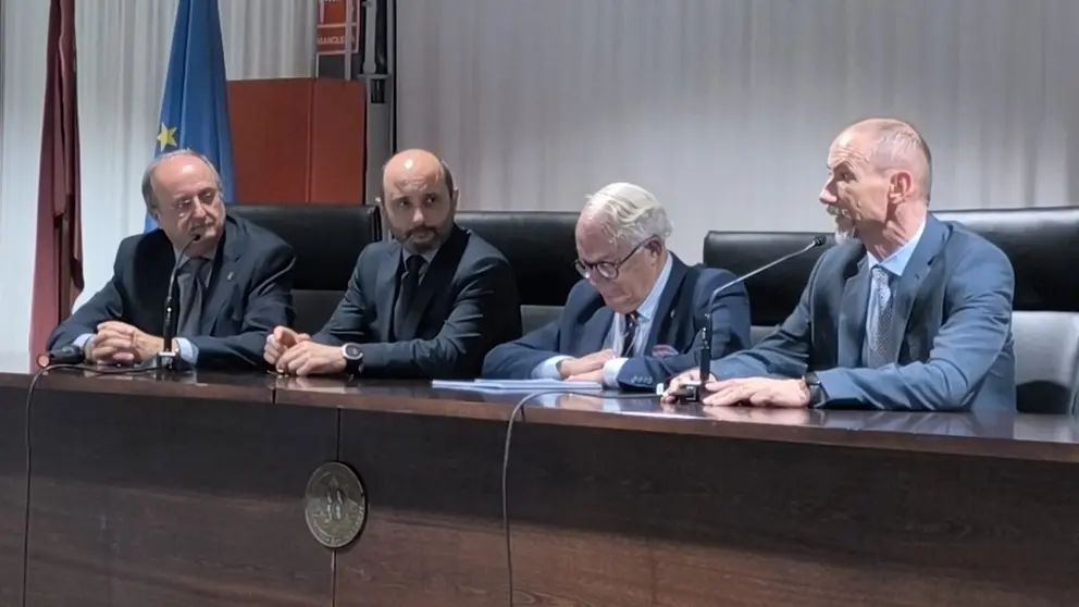 Mathieu Kessler interviene en la presentaci&oacute;n de la conferencia. (JR Comunicaci&oacute;n y Protocolo)