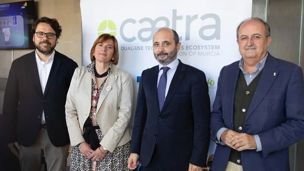 Imagen de grupo durante la celebraci&oacute;n de la jornada. (CEEIC)
