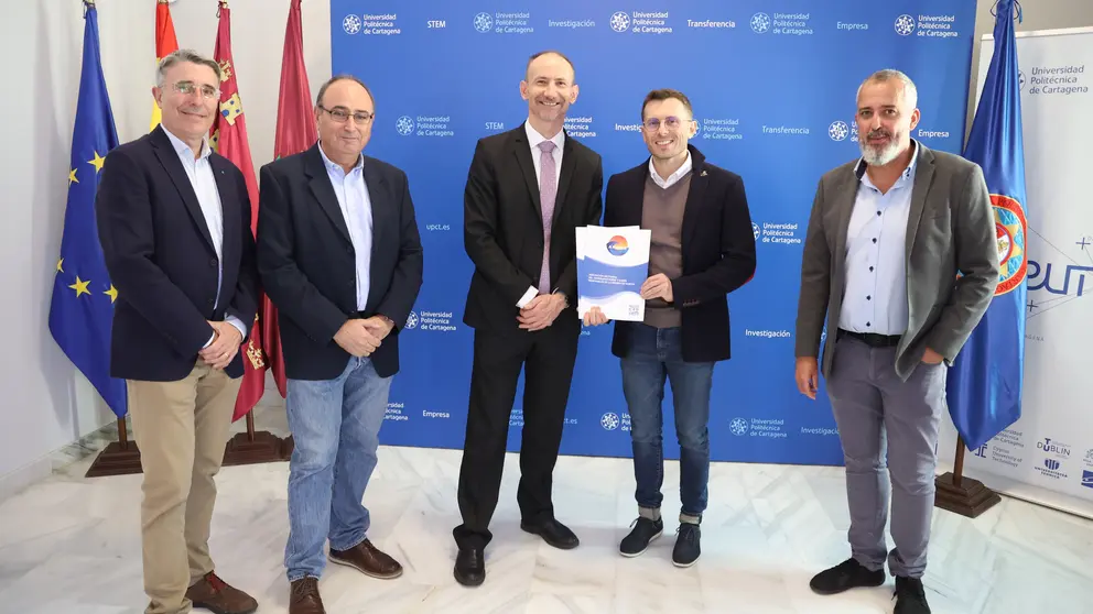 La Asociaci&oacute;n Sectorial del Hidr&oacute;geno Verde y Gases Renovables de la Regi&oacute;n de Murcia (AHMUR) y la UPCT rubrican el acuerdo por el que crearan una c&aacute;tedra conjunta. (UPCT)