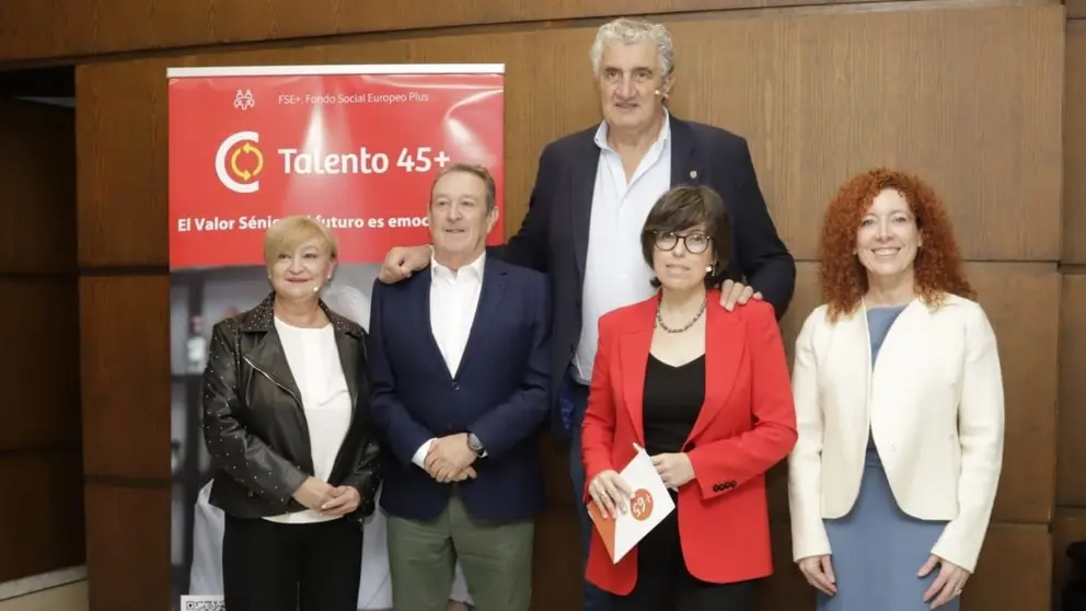 La directora general del SEF, Pilar Valero, durante la presentaci&oacute;n de la campa&ntilde;a +45. (CARM)