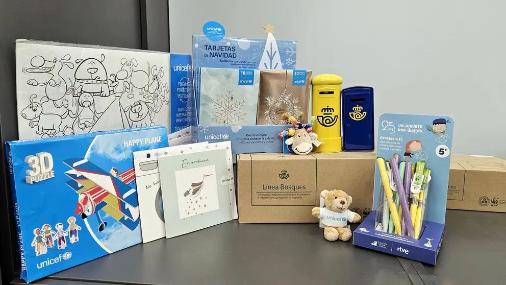 Lote de productos navide&ntilde;os de Correos. (Correos)