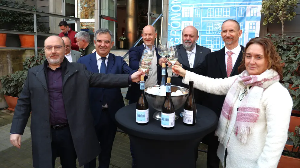 Imagen durante la presentaci&oacute;n de la nueva a&ntilde;ada del vino Tom&aacute;s Ferro. (UPCT)