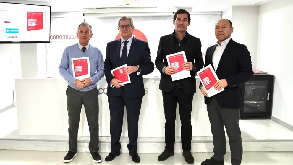 Imagen de archivo de la presentaci&oacute;n de las Predicciones econ&oacute;micas en el trienio 2024-2026 de la Regi&oacute;n de Murcia. (Fidedigno)