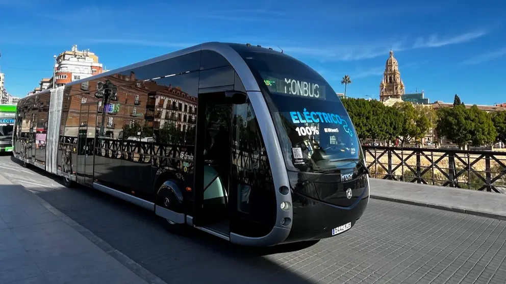 Autob&uacute;s el&eacute;ctrico. (Ayuntamiento de Murcia)