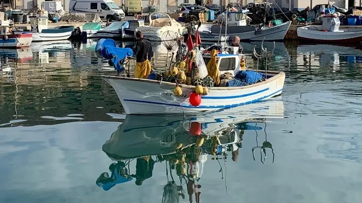 Imagen de archivo de un pescador de la Regi&oacute;n de Murcia. (CARM)