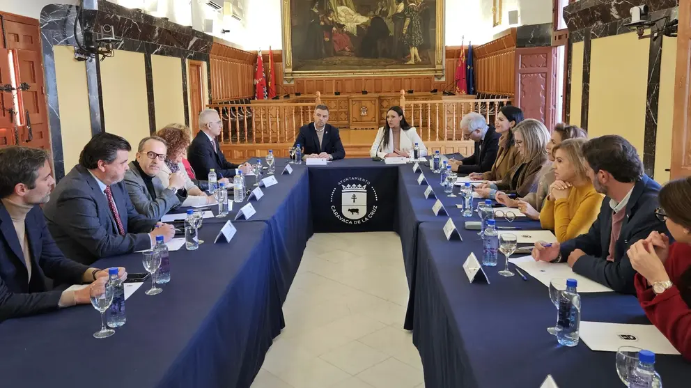 Reuni&oacute;n celebrada en el Ayuntamiento de Caravaca de la Cruz con los miembros de la Comisi&oacute;n de Industria y Turismo del Congreso. (CARM)