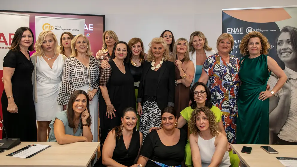 Foto de familia en otra edici&oacute;n del del Programa Superior de Liderazgo para Directivas. (ENAE)