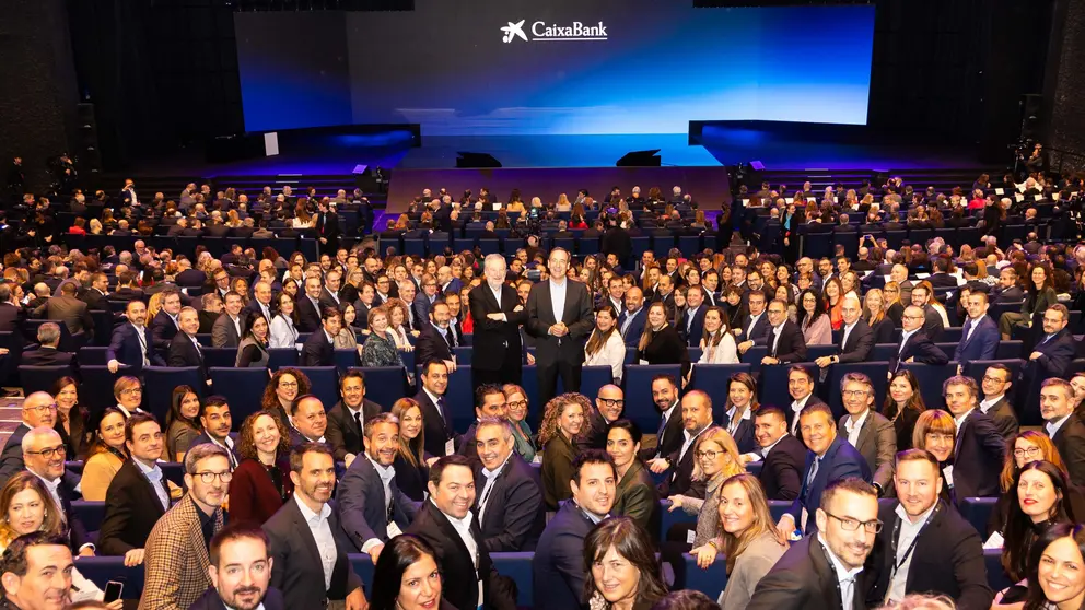 Tom&aacute;s Muniesa, presidente de CaixaBank, y Gonzalo Gort&aacute;zar, consejero delegado, durante la Convenci&oacute;n de Directivos 2025 de la entidad. (CaixaBank)