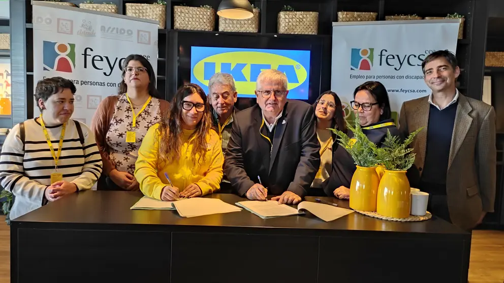 Ikea Murcia y Feycsa firman el acuerdo de colaboraci&oacute;n. (Agencia Weekend)