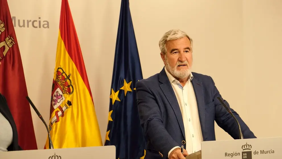 El presidente de Fecoam, Santiago Mart&iacute;nez, durante un encuentro con los medios. (CARM)