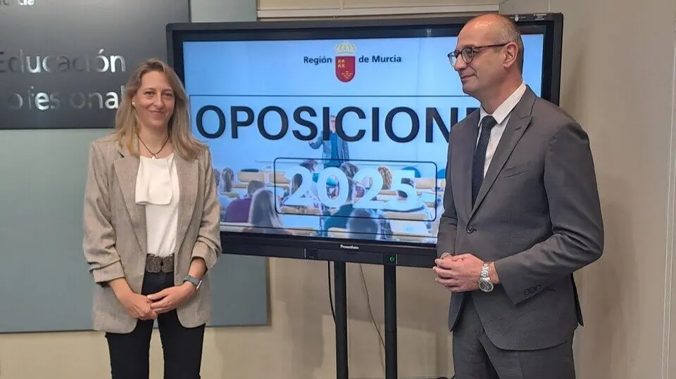 El consejero de Educaci&oacute;n y Formaci&oacute;n Profesional, V&iacute;ctor Mar&iacute;n, presenta las oposiciones a Secundaria que se celebrar&aacute;n en el d&iacute;a 21 de junio.&nbsp;(CARM)