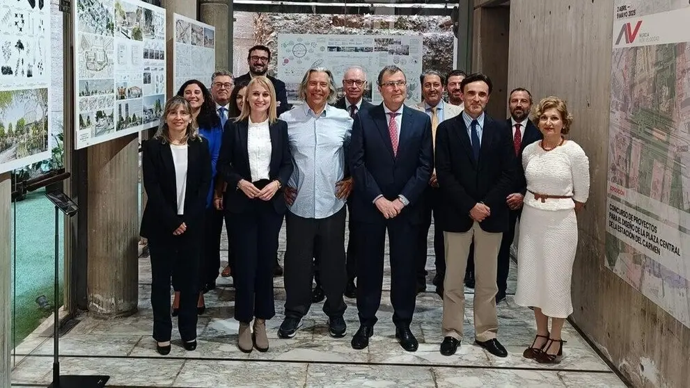 Entrega de premios del concurso para el dise&ntilde;o de la Plaza Central. (CARM)