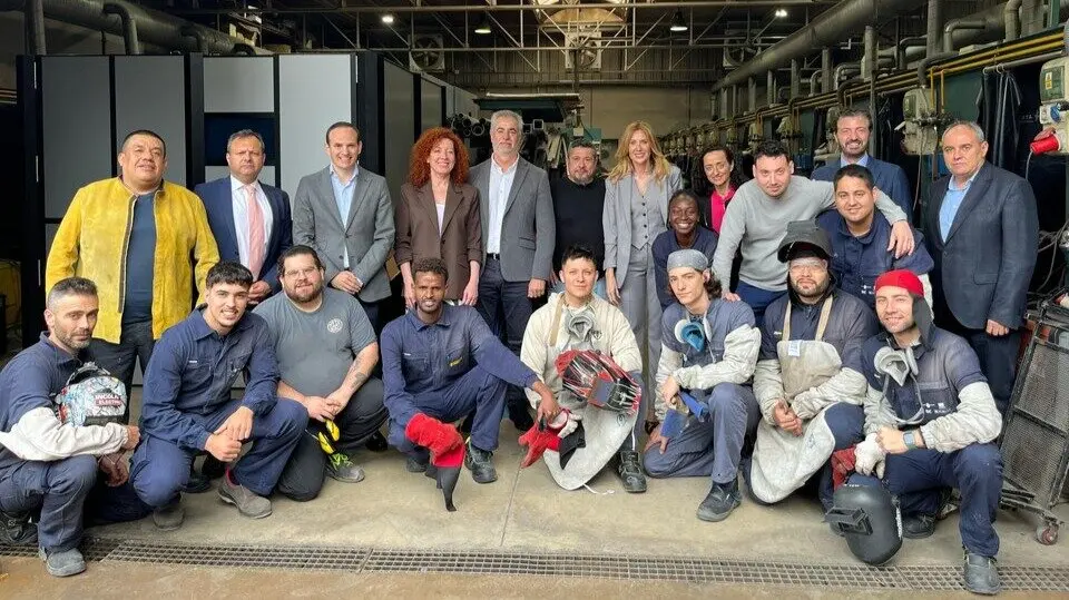 La consejera de Empleo, Marisa L&oacute;pez Arag&oacute;n, junto a los alumnos del curso con compromiso de contrataci&oacute;n impartido en la FREMM. (CARM)